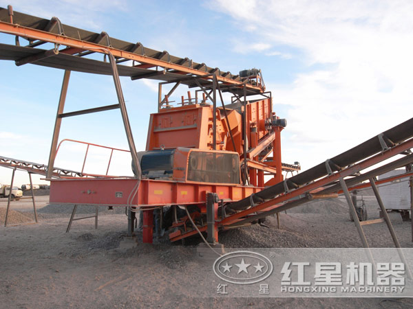 反擊式破碎機生產現場圖