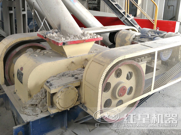對輥破碎機現場圖
