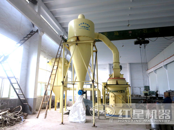 HGM磨粉機生產現場