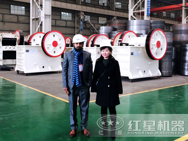 煤矸石顎式破碎機設備實拍