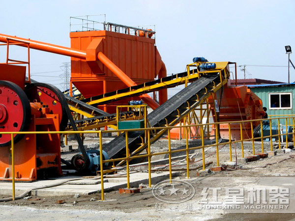 石頭破碎生產(chǎn)線設(shè)備破碎現(xiàn)場