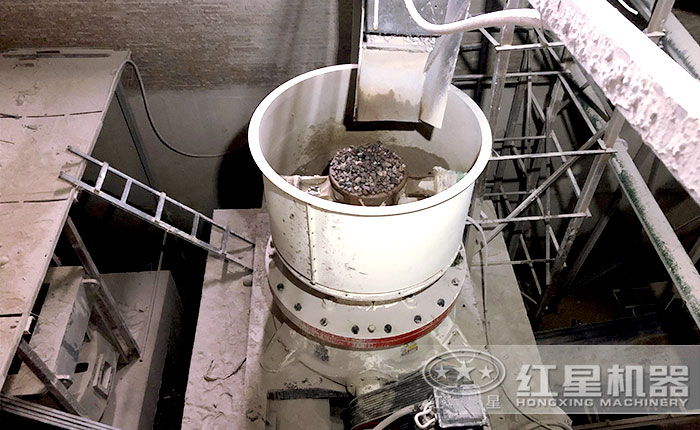 卵石圓錐破碎機(jī)工作現(xiàn)場實(shí)拍