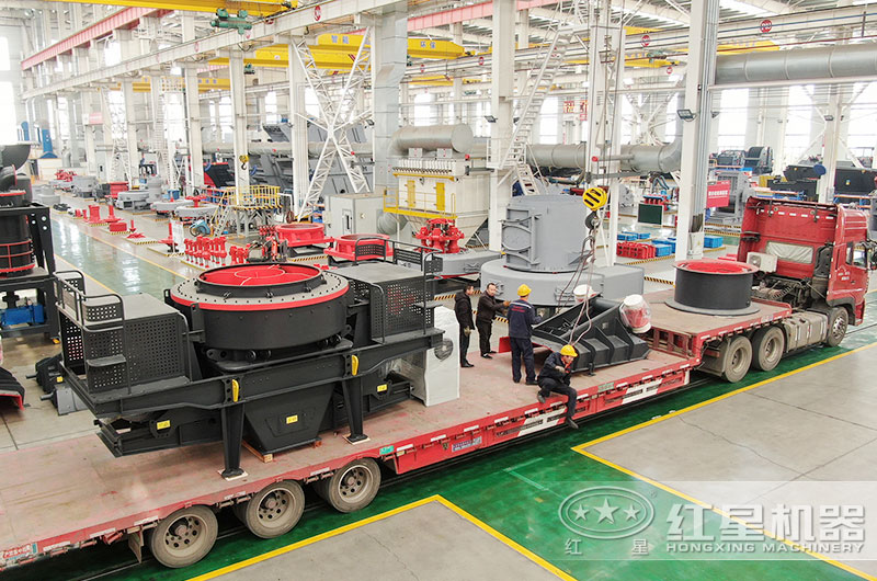 紅星沖擊式破碎機裝車發貨中