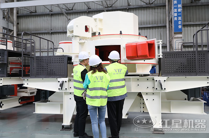 客戶來廠考察05石子加工設備