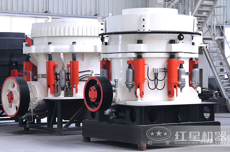 磚渣圓錐破碎機現場實拍圖