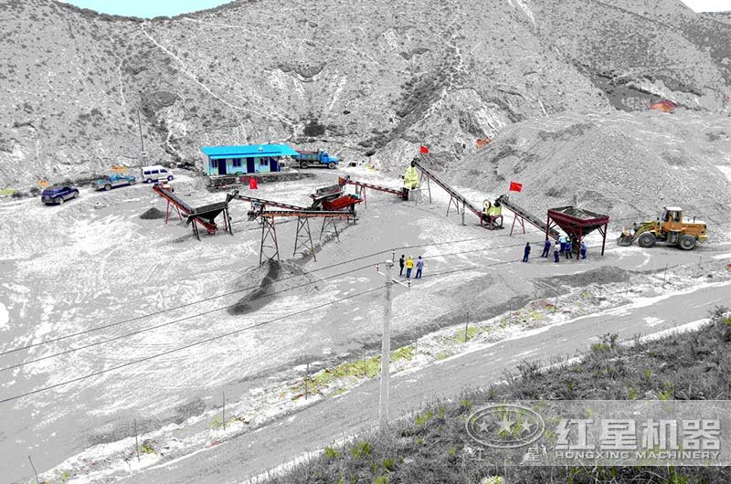 水泥塊破碎加工現(xiàn)場(chǎng)實(shí)拍