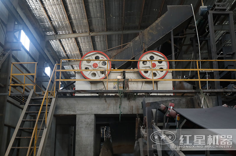 紅星鄂破碎石機使用客戶現場實拍
