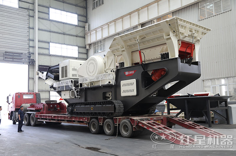 又一臺履帶移動式水泥塊碎石機發貨了