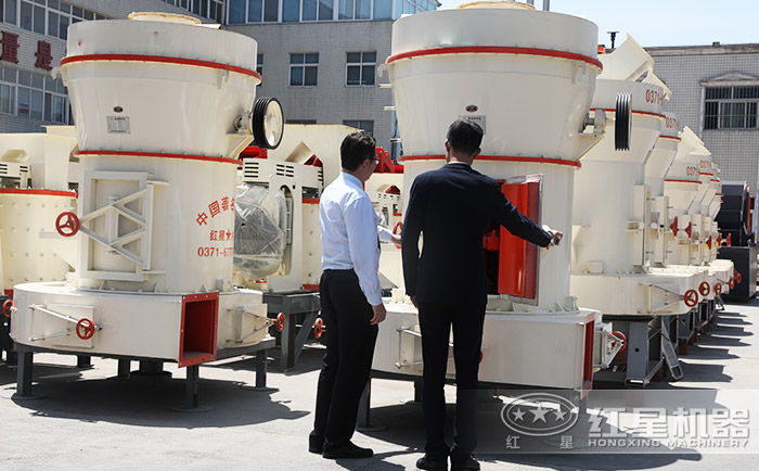 客戶來廠參觀選購雷蒙磨粉機