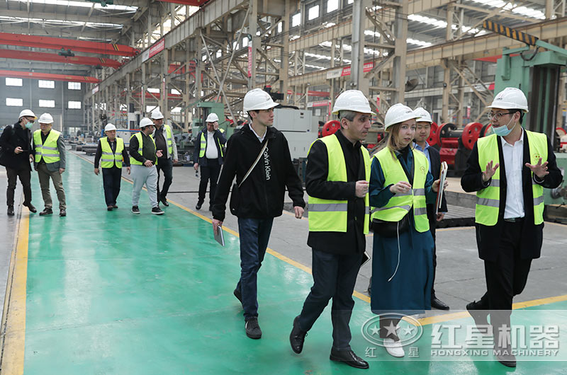 客戶來廠考察碎石生產線設備