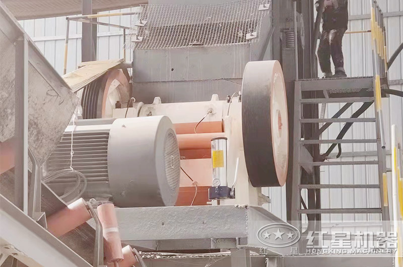 顎式破碎機現場