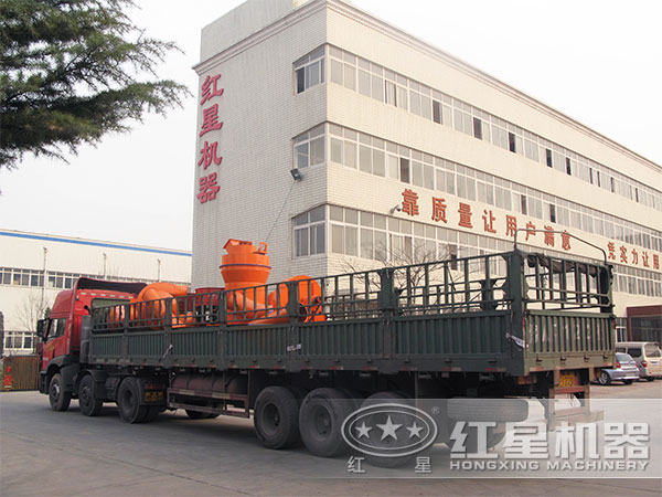 時產(chǎn)7-10噸石灰?guī)r雷蒙磨粉機(jī)發(fā)貨