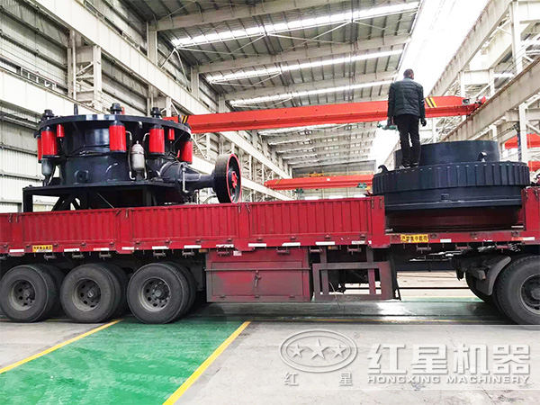 Φ600鋼渣圓錐破碎機裝車發貨