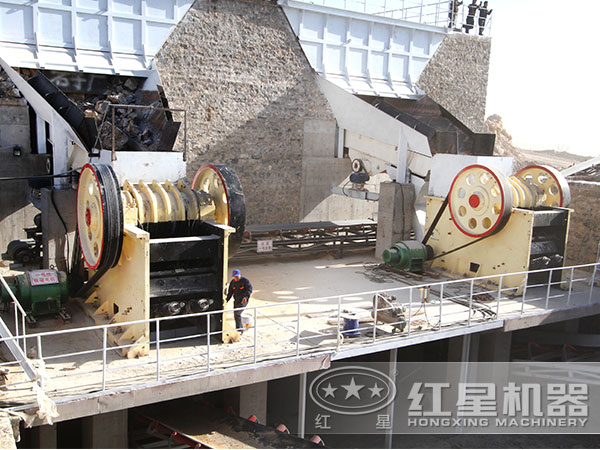 河卵石自動破碎機(jī)用戶生產(chǎn)現(xiàn)場