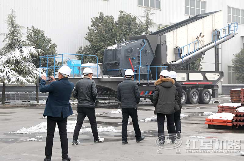 客戶來(lái)廠對(duì)設(shè)備進(jìn)行實(shí)地參觀