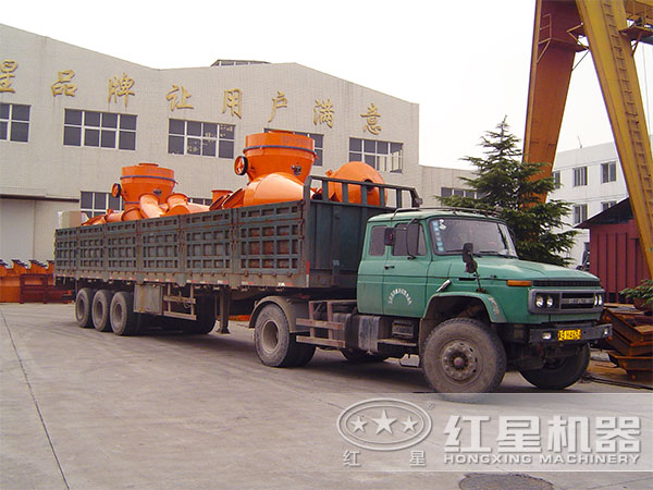 云母雷蒙磨粉機發貨現場