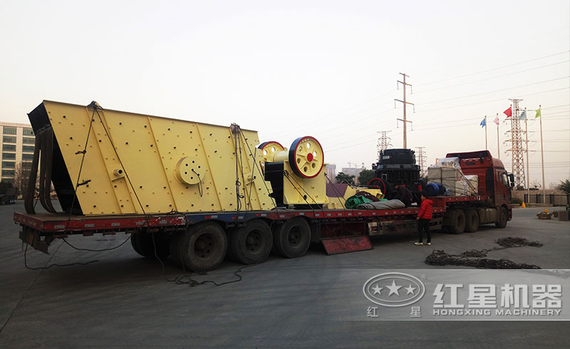 小型鄂式碎石機發(fā)貨現場