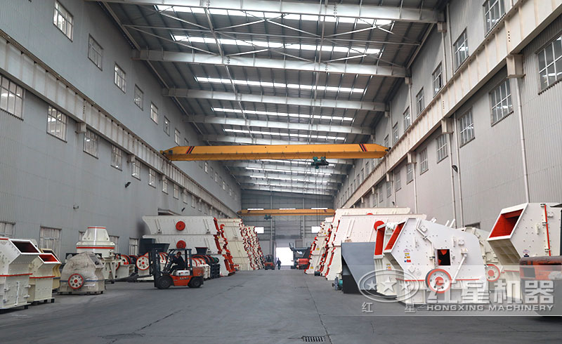 小型破石頭機生產車間