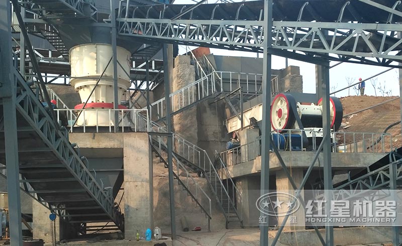 顎式破石機作業現場實拍圖