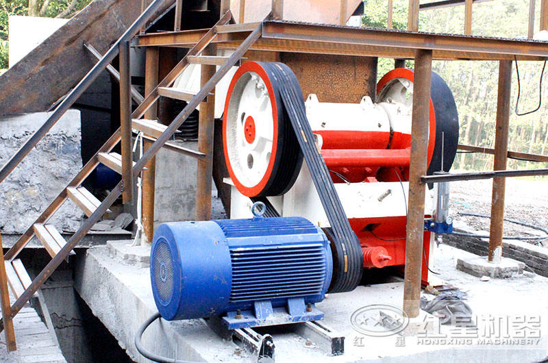 4臺小型顎式破碎機