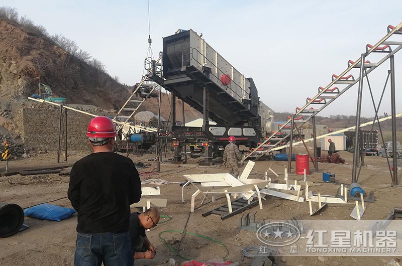 大型移動石子機設備抵達客戶現(xiàn)場
