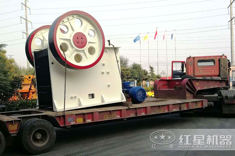 時產1000噸的石灰石破碎設備裝車啦