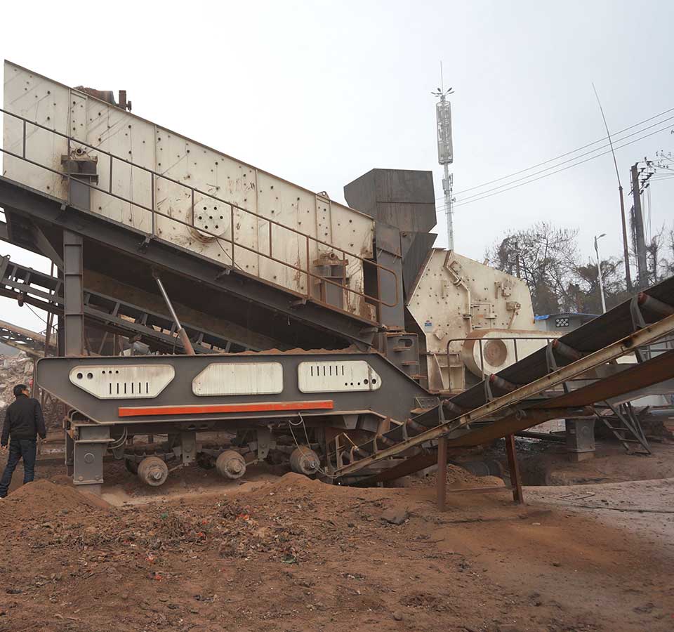 湖南移動(dòng)式建筑垃圾破碎機(jī)客戶生產(chǎn)現(xiàn)場