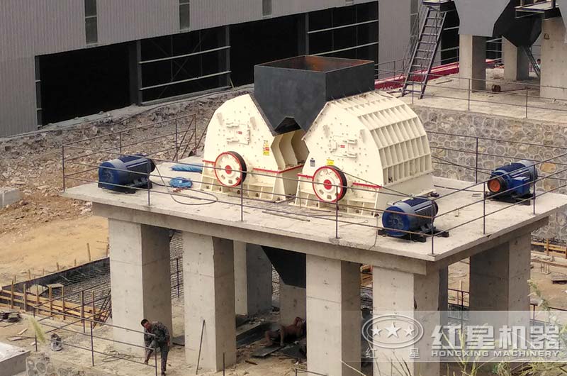 兩臺PCZ1220細型重錘式破碎機