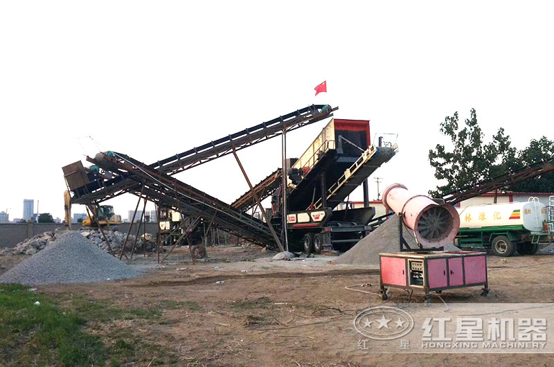 移動式粉石子機正在進行作業