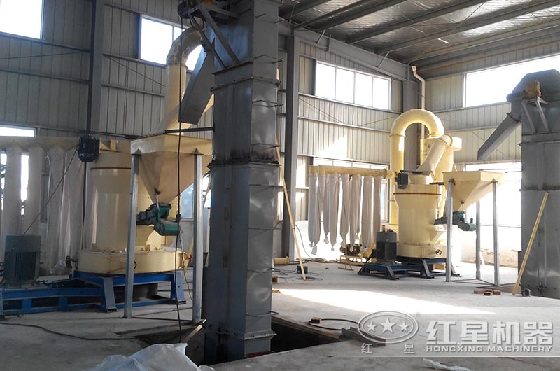 山西雷蒙磨粉機設備作業現場