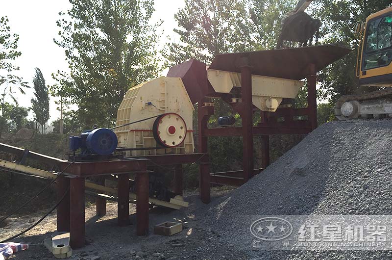 客戶現(xiàn)場(chǎng)圖，大型重錘式粉碎機(jī)