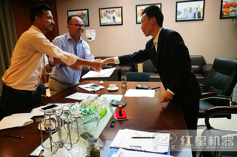 用戶來廠詳細(xì)了解設(shè)備后選購