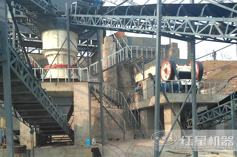 日產1000方顎式碎石機作業圖