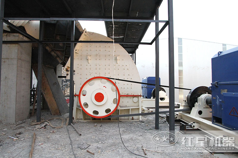 重錘破碎機作業(yè)現(xiàn)場圖