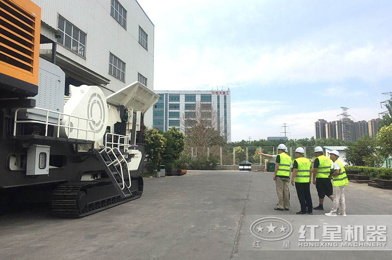 客戶來(lái)廠考察，經(jīng)理一對(duì)一講解指導(dǎo)