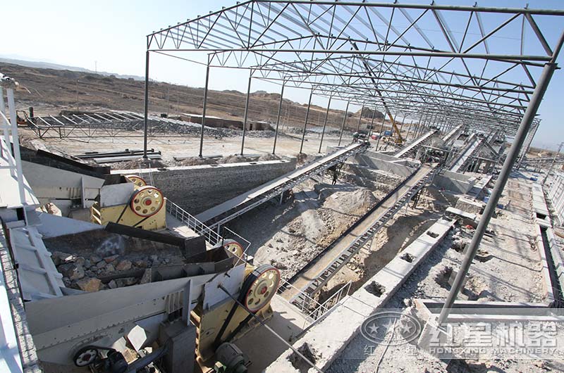 顎式破碎機作業現場圖