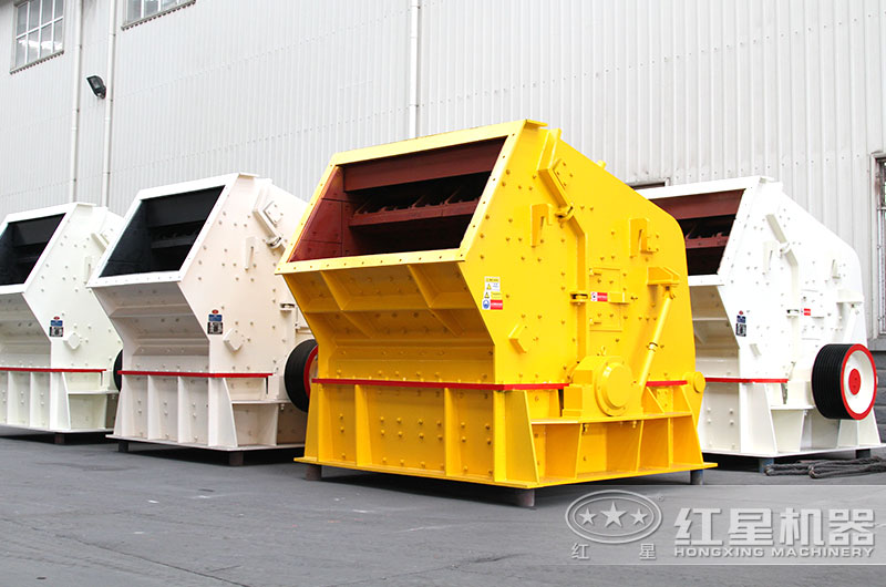 中碎_反擊式咬石機設備圖片