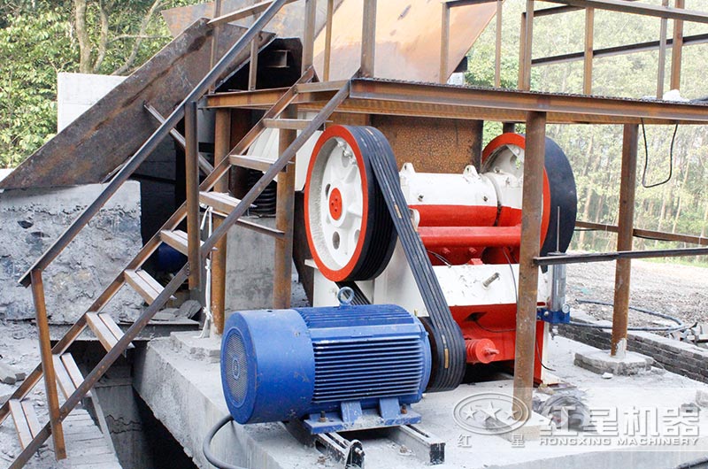 600—900碎石機作業現場圖