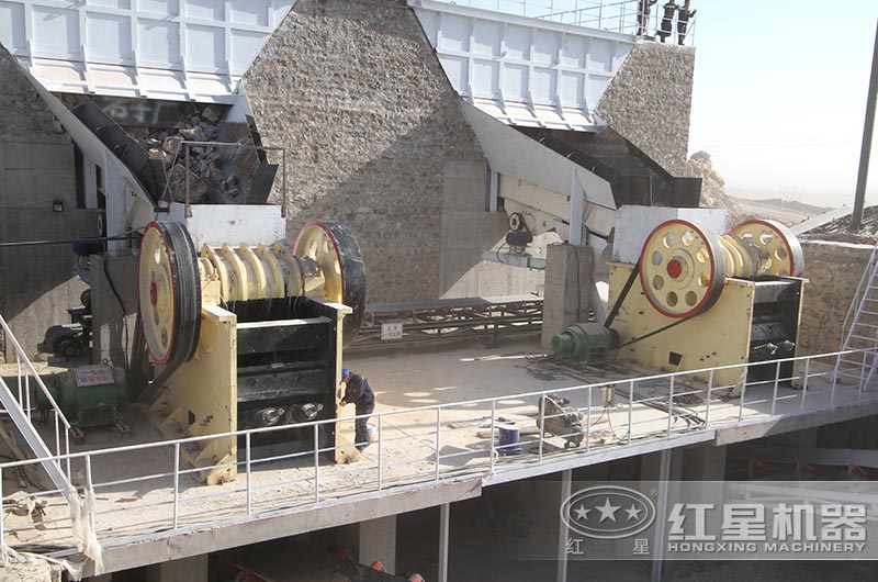 河北客戶顎式破碎機生產現場圖