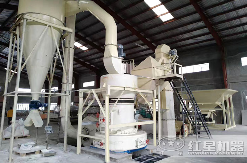 山東小型雷蒙磨粉機生產現場圖