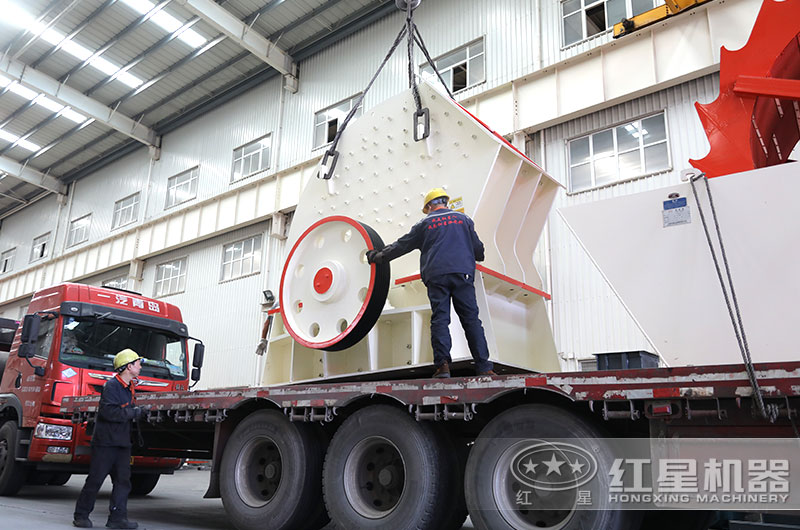 煤炭粉碎機發貨準備現場