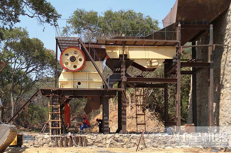 顎式破碎機生產(chǎn)現(xiàn)場圖