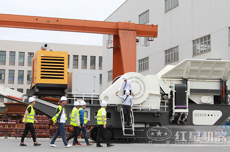 幾位四川客戶來(lái)廠區(qū)實(shí)地考察