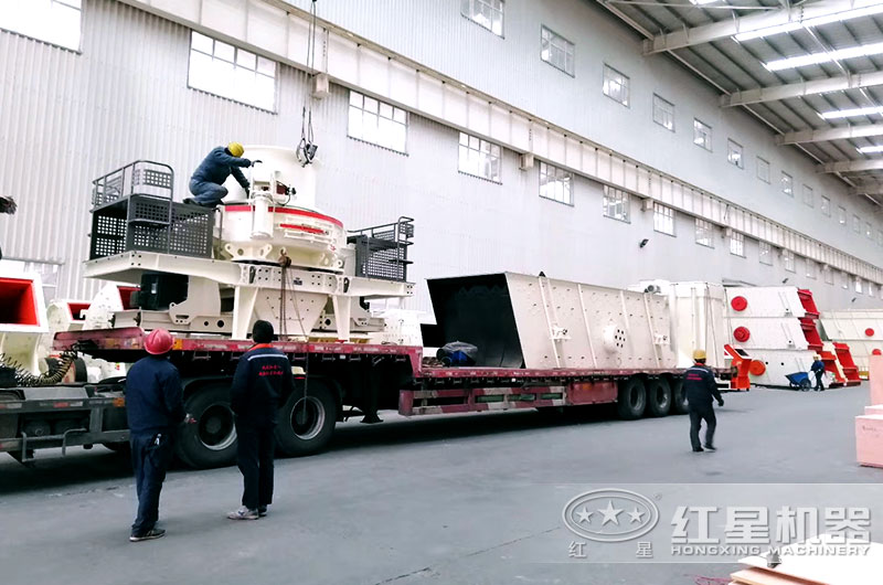 鵝卵石制砂機出廠，運往河南周口