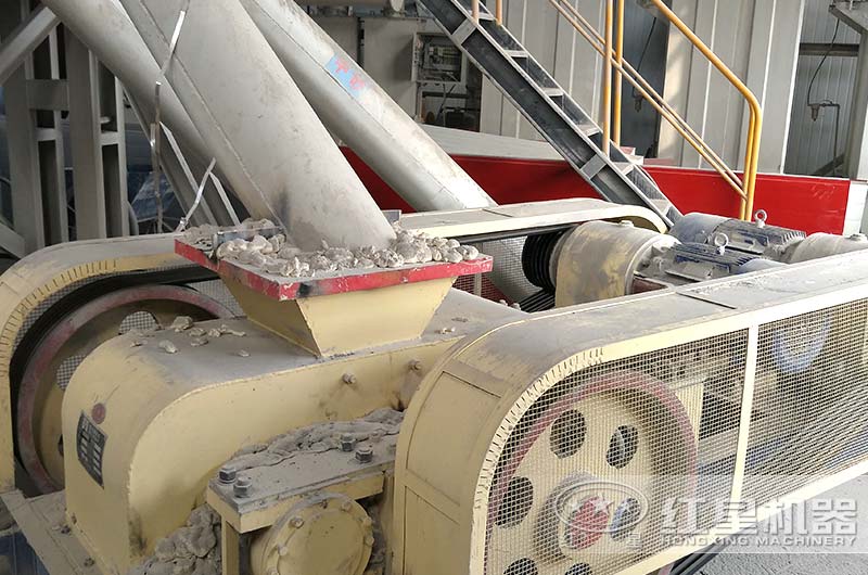 對輥制砂機工作現(xiàn)場圖