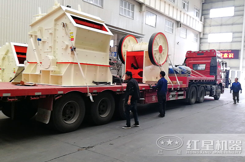 河南紅星石子加工機器裝車，準備發貨