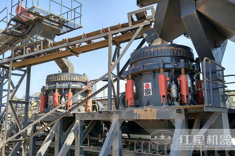 該大型碎石機生產線使用兩臺圓錐破投資成本大概在300萬