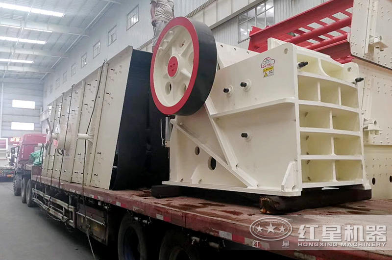 河南紅星鐵礦石破碎機相關設備發(fā)貨
