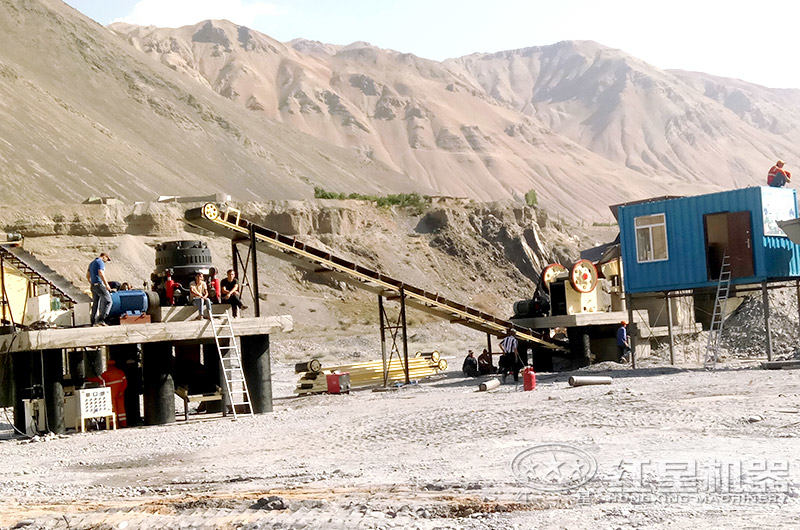 礦山粉碎設備生產現場