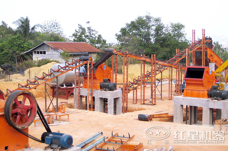 反擊破碎石機生產現場